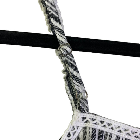 SAVANNA JANE Black & White Stripe Embroidered‎ Floral Tank Top - NWT - Picture 8 of 12